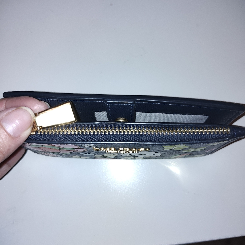 kate spade Floral Wallet - Picture 3 of 4